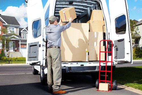 Safe online checkout for Man With Van Newbarnet